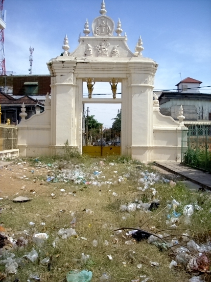 rubbish is cambodias big problem.JPG